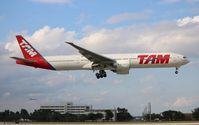 PT-MUA @ MIA - TAM 777-300 - by Florida Metal
