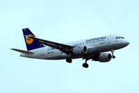 D-AILK @ EGLL - Airbus A319-114 [0679] (Lufthansa) Home~G 15/05/2010. On approach 27L.
