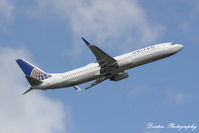 N75410 @ KSRQ - United Flight 1641 (N75410) departs Sarasota-Bradenton International Airport enroute to Chicago-O'Hare International Airport - by Donten Photography