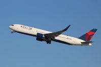 N153DL @ KLAX - Boeing 767-300 - by Mark Pasqualino