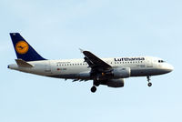 D-AIBC @ EGLL - Airbus A319-112 [4332] (Lufthansa) Home~G 15/07/2013. On approach 27L.