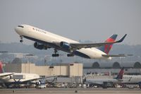 N196DN @ LAX - Delta