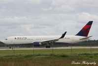 N176DN @ KRSW - Delta Flight 1516 (N176DN) arrives at Southwest Florida International Airport following flight from Detroit Metro-Wayne County Airport - by Donten Photography