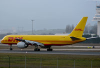 D-ALED @ LEVT - Landing, rwy 22.