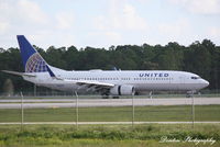 N76519 @ KRSW - United Flight 174 (N76519) arrives at Southwest Florida International Airport following flight from Newark-Liberty International Airport - by Donten Photography
