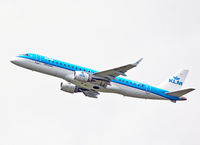 PH-EZF @ CPH - Copenhagen 13.5.15 - by leo larsen