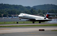 N909DA @ KDCA - Touchdown National - by Ronald Barker