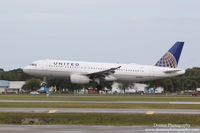 N483UA @ KSRQ - United Flight 1778 (N483UA) arrives at Sarasota-Bradenton International Airport following flight from Chicago-O'Hare International Airport - by Donten Photography