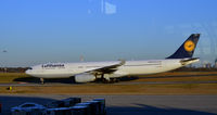 D-AIKB @ KCLT - Landing CLT - by Ronald Barker