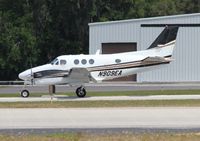 N909EA @ LAL - C90GTi