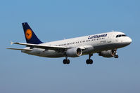 D-AIZE @ EDDH - Lufthansa (DLH/LH)