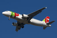 CS-TNB @ EGLL - Airbus A320-211 [0191] (TAP Air Portugal) Home~G 27/09/2009. On approach 27R. - by Ray Barber
