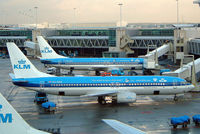 PH-BXK @ EHAM - Boeing 737-8K2 [29598] (KLM-Royal Dutch Airlines) Amsterdam-Schiphol~PH 10/09/2003