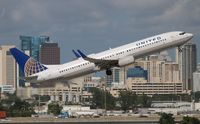N32404 @ FLL - United - by Florida Metal