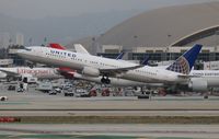 N39423 @ LAX - United - by Florida Metal