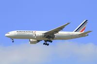 F-GSPT @ LFPG - Boeing 777-228 (ER), Short approach rwy 27R, Paris-Roissy Charles De Gaulle airport (LFPG-CDG) - by Yves-Q