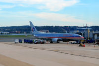 N820NN @ KDCA - Gate 31 National - by Ronald Barker