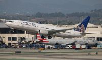N76529 @ LAX - United - by Florida Metal