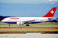 HB-IPK @ GVA - Geneva 4.9.98 - by leo larsen