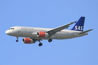 SE-RJE @ LFPG - Airbus A320-232, Short approach rwy 27R, Roissy Charles De Gaulle Airport (LFPG-CDG) - by Yves-Q