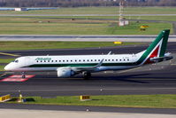 EI-RNE @ EDDL - On the way to the terminal - by Günter Reichwein