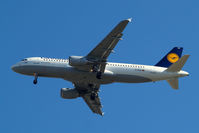 D-AIZH @ EGLL - Airbus A320-214 [4363] (Lufthansa) Home~G 25/05/2011. On approach 27R. - by Ray Barber
