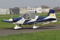 OO-CKD @ EBKT - Taxiing to rwy 06. - by Raymond De Clercq