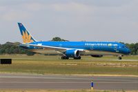 N1020K @ LFPB - Boeing 787-9 Dreamliner, Taxiing to holding point, Paris-Le Bourget (LFPB-LBG) Air show 2015 - by Yves-Q
