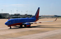 N712SW @ KATL - Taxi Atlanta - by Ronald Barker