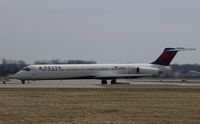 N916DE @ KFNT - MD-88