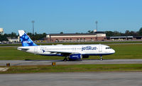 N612JB @ KCHS - Taxi Charleston - by Ronald Barker