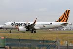 VH-XUH @ YSSY - taxi to 34R - by Bill Mallinson