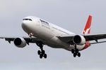 VH-QPJ @ YSSY - finals to 16R - by Bill Mallinson