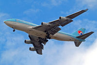 HL7494 @ EGLL - Boeing 747-4B5 [27662] (Korean Air) Home~G 04/07/2010. On approach 27R.