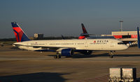 N533US @ KATL - Taxi Atlanta - by Ronald Barker
