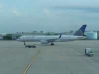 N21108 @ IAH - Boeing 757-224 - by Christian Maurer