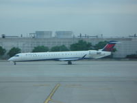 N898SK @ IAH - Fast Delta Skywest CRJ7 - by Christian Maurer