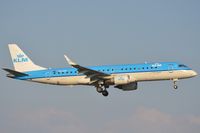 PH-EZP @ EHAM - Cityhopper ERJ190 on short finals - by FerryPNL