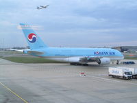 HL7619 @ EGLL - on pushback - by magnaman