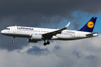 D-AINA @ EDDH - Lufthansa (DLH/LH)
