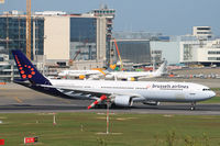OO-SFM @ EBBR - Take off on rwy 07R.