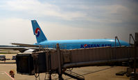 HL7628 @ KATL - Taxi Atlanta - by Ronald Barker