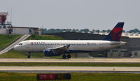 N325US @ KATL - Taxi Atlanta - by Ronald Barker