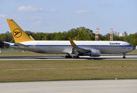 D-ABUM @ EDDF - D-ABUM - by Matthias Becker