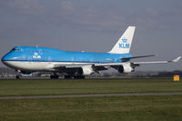 PH-BFF @ EHAM - Amsterdam - by Roberto Cassar