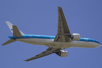 PH-BQL @ EHAM - Amsterdam - by Roberto Cassar