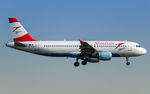 OE-LBI @ EDDF - on final RW07C - by Friedrich Becker