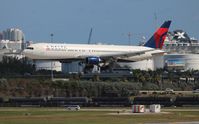 N121DE @ FLL - Delta