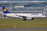 D-AIZZ @ EDDF - Taxiing in after arrival