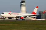 OE-LAY @ VIE - Austrian Airlines - by Chris Jilli